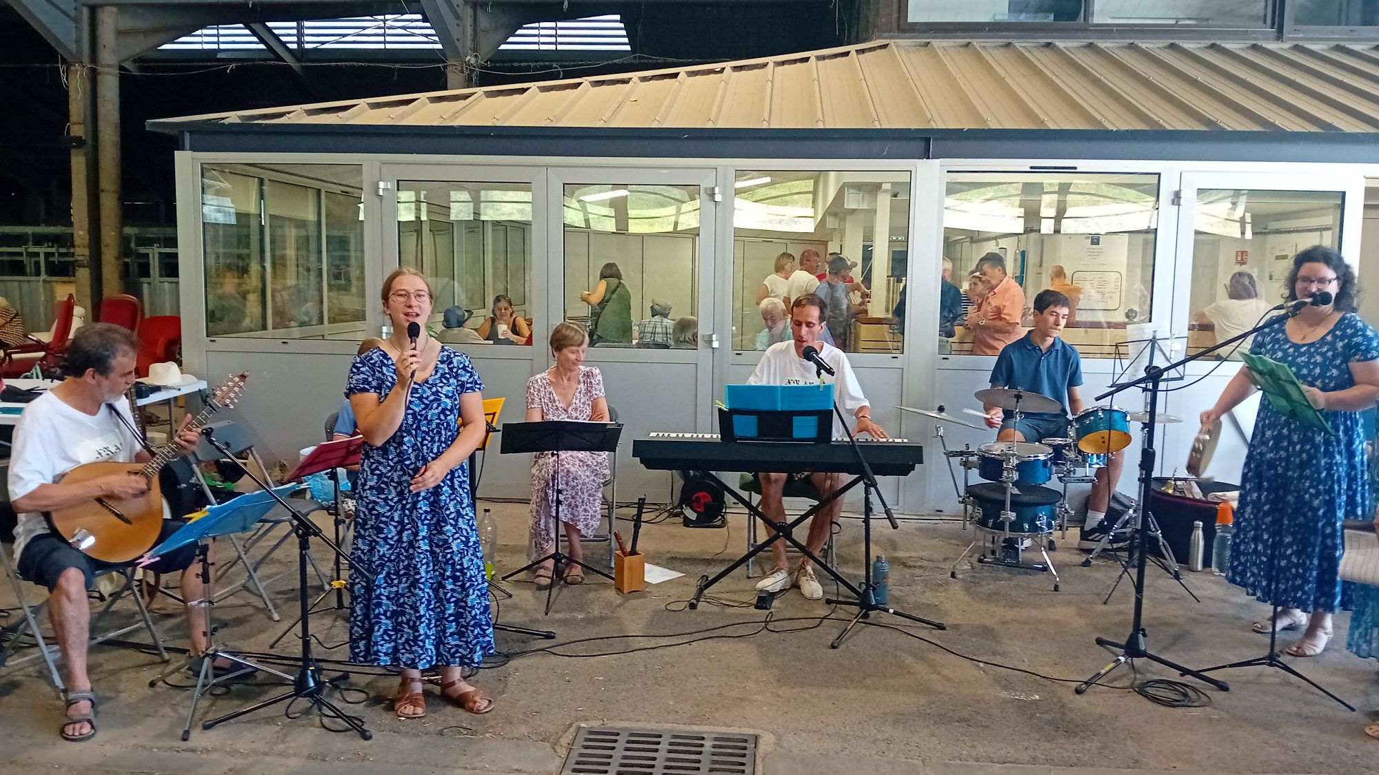 Baraqueville, marché aux puces, la famille Ray enjoue le public de ses gammes et ses arpèges