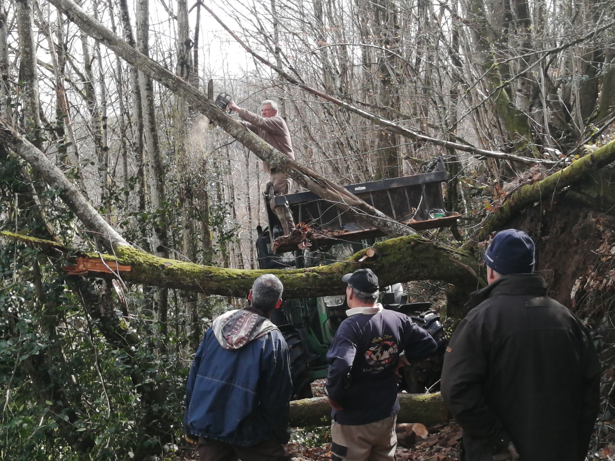 Quand les chasseurs de Moyrazès, jouent les gros bras pour embellir Dame Nature…